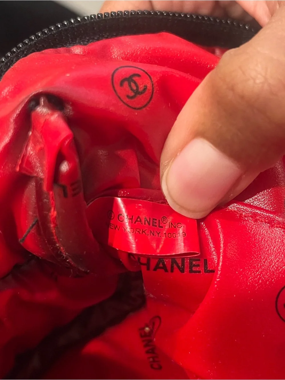 Chanel Parfums Black/Red Nylon/Enamel Top Zip Cosmetic/Makeup Travel Pouch/Bag♥️